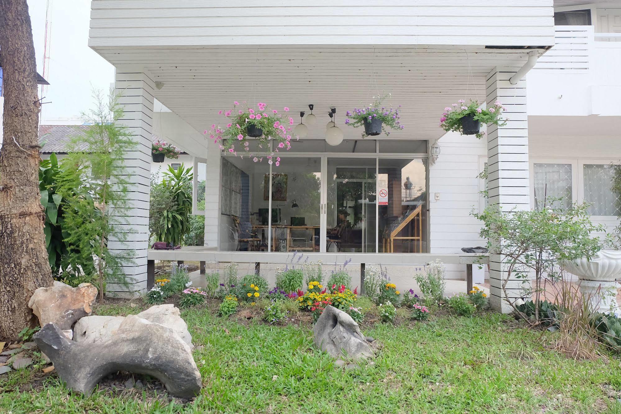 Udee Cozy Bed & Breakfast Chiang Mai Exteriör bild