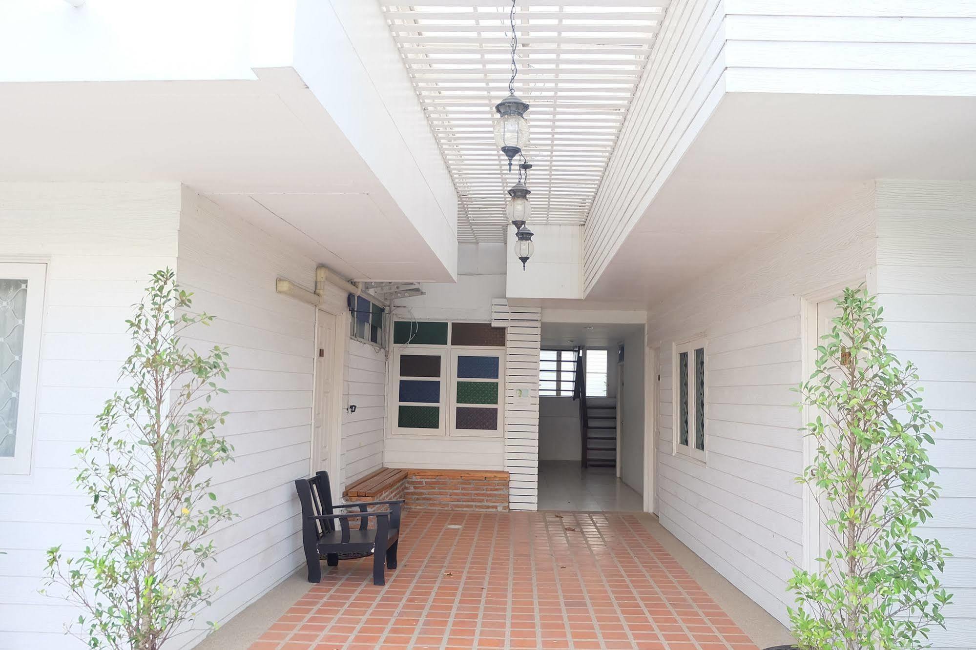 Udee Cozy Bed & Breakfast Chiang Mai Exteriör bild