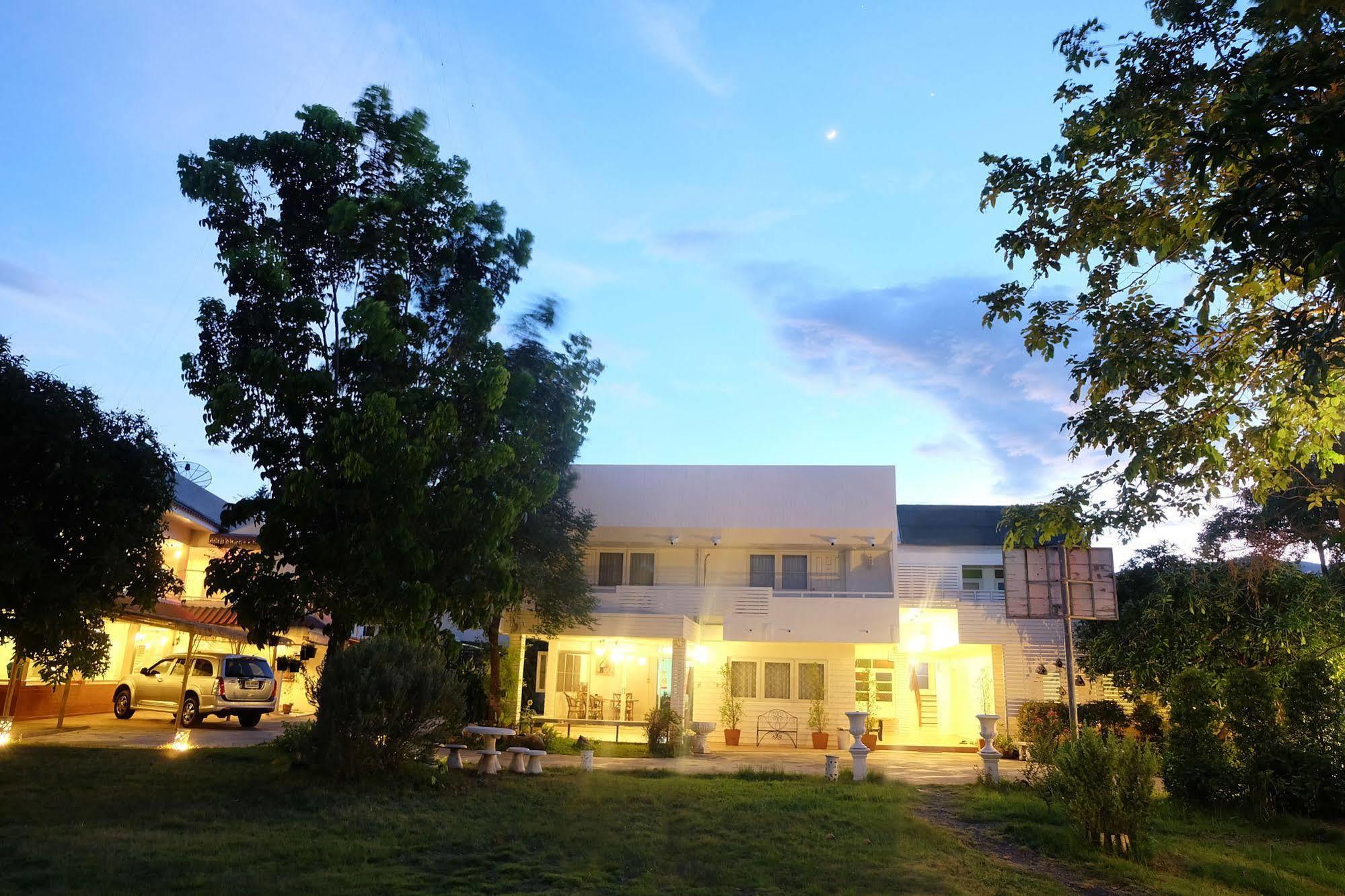 Udee Cozy Bed & Breakfast Chiang Mai Exteriör bild