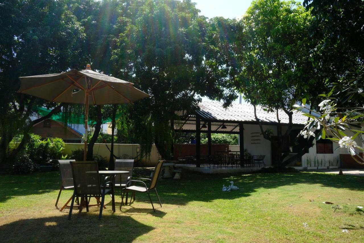 Udee Cozy Bed & Breakfast Chiang Mai Exteriör bild