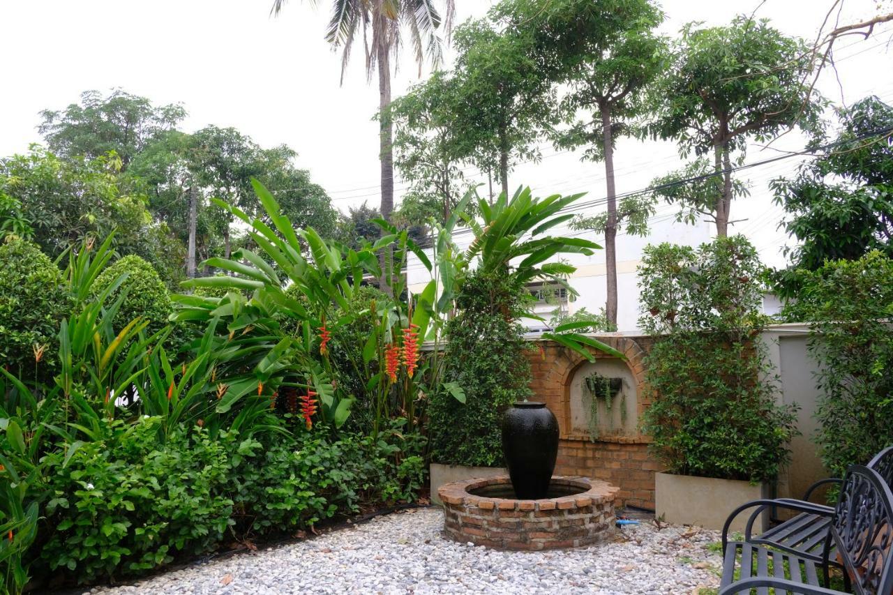 Udee Cozy Bed & Breakfast Chiang Mai Exteriör bild